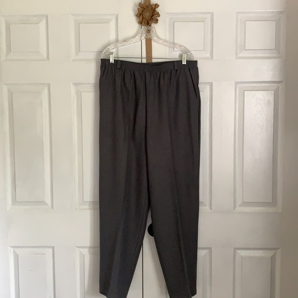 Classic Collection grey pant with elastic waist - Picture 3 of 12